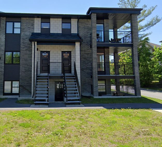 Halfred | Apartment rentals: logement with 2 bedrooms for rent, 299 Chemin Freeman, Gatineau
