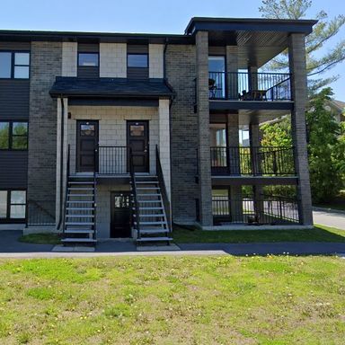 Halfred | Apartment rentals rental: Spacious maison, 2 bedrooms, Gatineau
