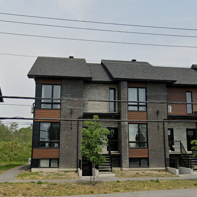 Halfred | Apartment rentals real estate: Spacious maison with 3 bedrooms for rent in Gatineau