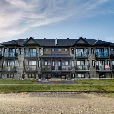 Halfred | Apartment rentals real estate: Spacious unité with 2 bedrooms for rent in Gatineau