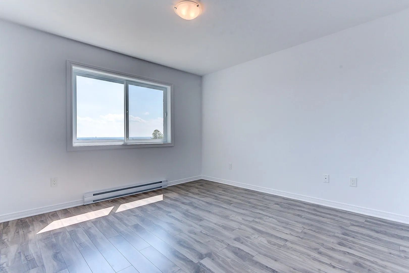Halfred | Apartment rentals: maison for rent, 3 bedrooms, 231 Liverpool, Gatineau