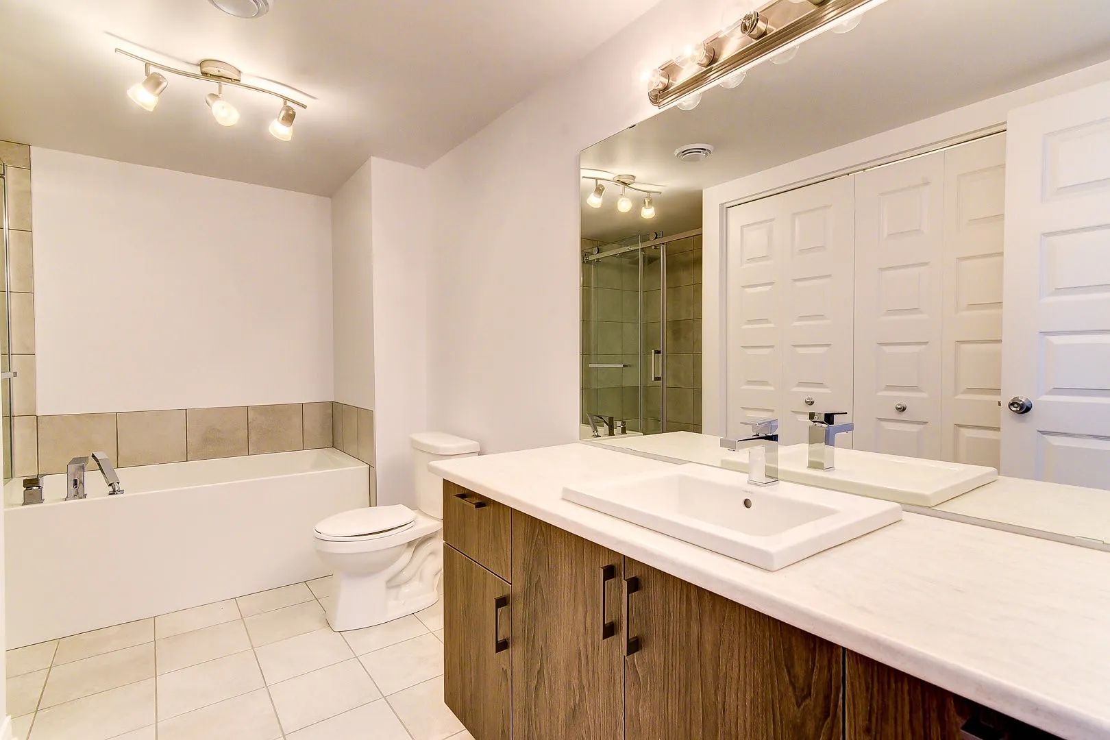 Halfred | Apartment rentals: unité for rent, 3 bedrooms, 231 Liverpool, Gatineau