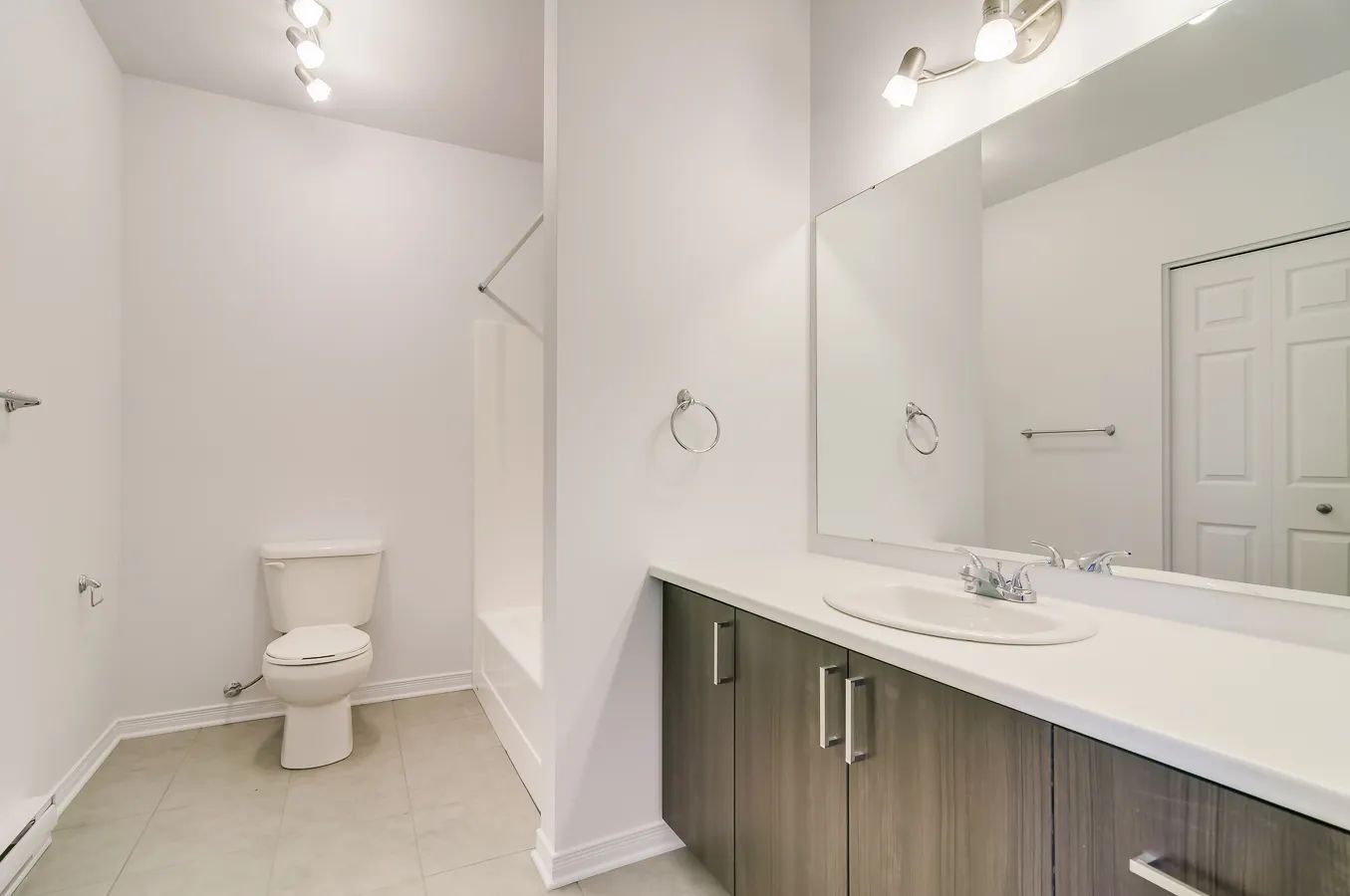 Halfred | Apartment rentals rental: unité with 1 bedrooms in Gatineau, 957 Boulevard Du Plateau