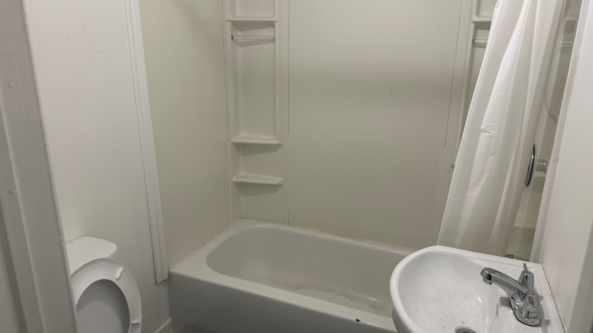 Halfred | Apartment rentals: maison for rent, 1 bedrooms, 24 Rue Charlevoix, Gatineau
