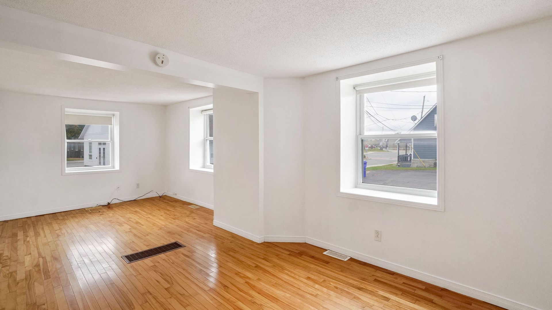 Halfred | Apartment rentals: maison with 3 bedrooms for rent in Gatineau, 355 Avenue De Buckingham